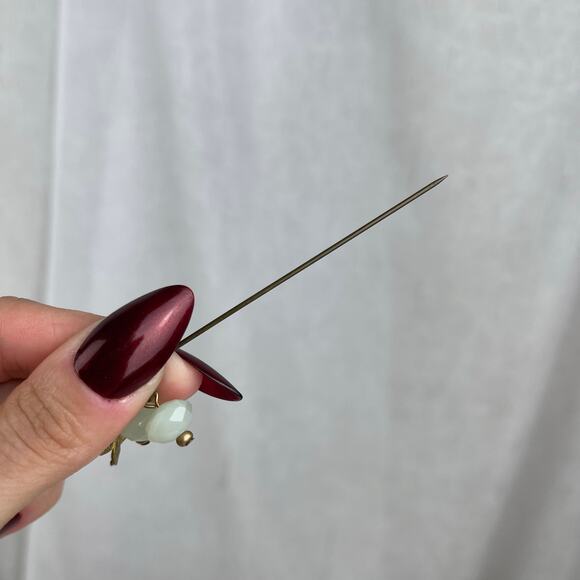 🍃 Brass Gold Tone Stick Pin Leaves Charm Mint Green Faceted Dangling Beads - Picture 12 of 16